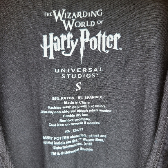 Universal Studios Harry Potter Hogwarts Shirt - Picture 4 of 4